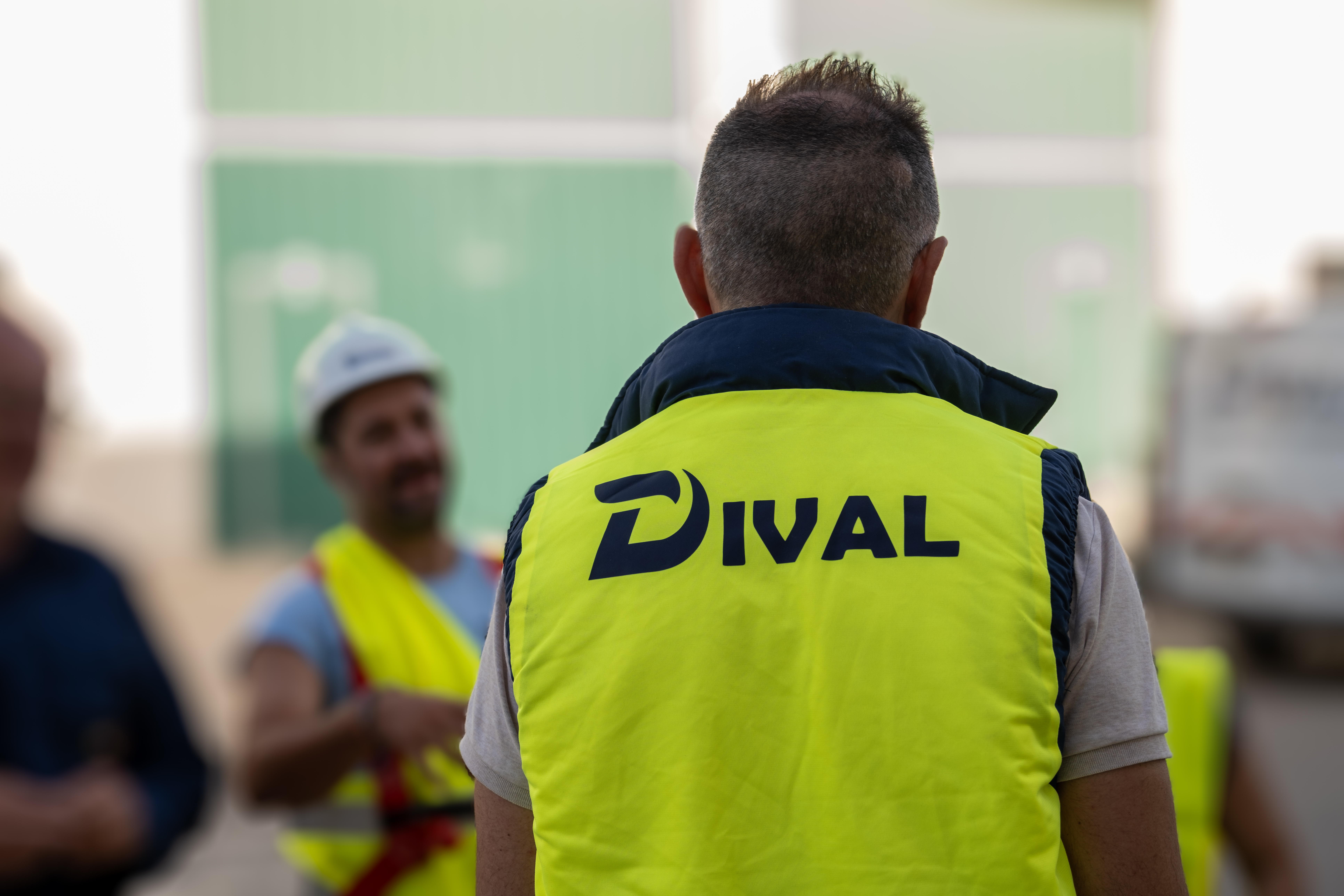 Profesional de Dival Technology durante una actuación técnica